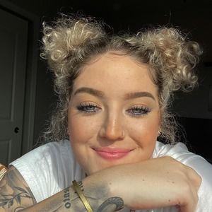 Meet your Posher, Talia